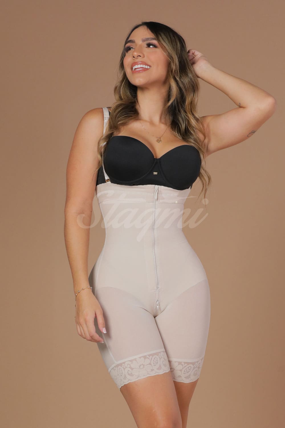 Faja estraple invisible beige , no se dobla ideal para uso diario y fajas para vestidos
