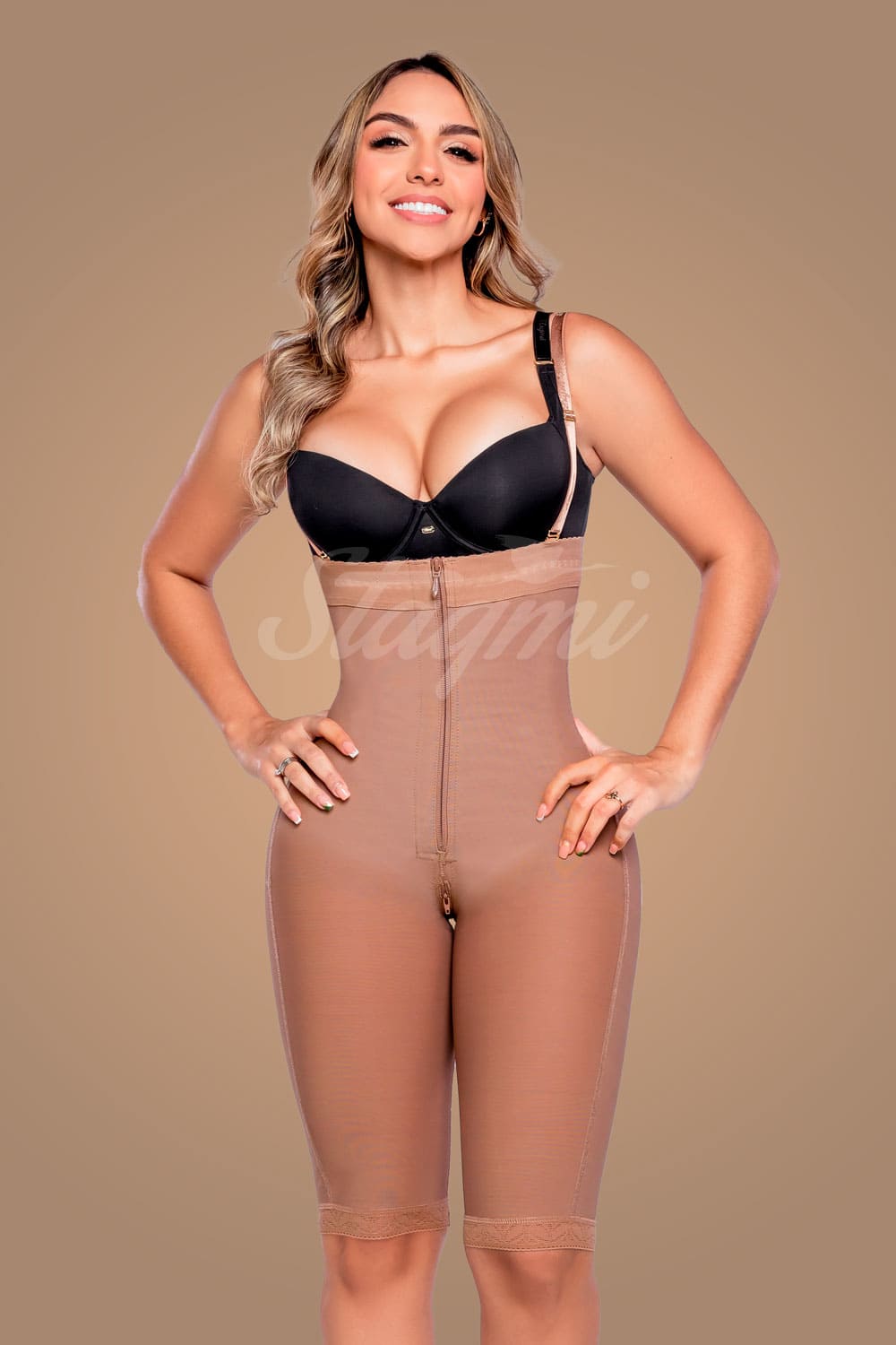 Faja strapless de alta tecnología para moldear tu figura! Diseño vanguardista, realce natural y comodidad. ¡Destaca en cualquier ocasión